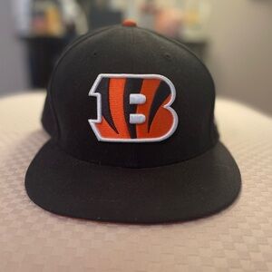 New Era 59Fifty Cincinnati Bengals fitted hat cap with tiger print B logo. 7 1/8